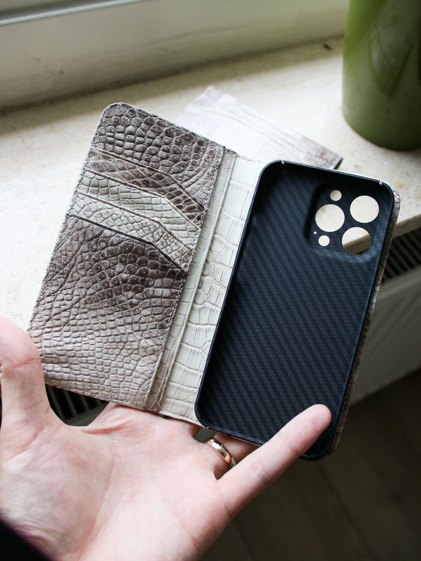 THE PERFECT CASE Himalaya for iPhone Pro