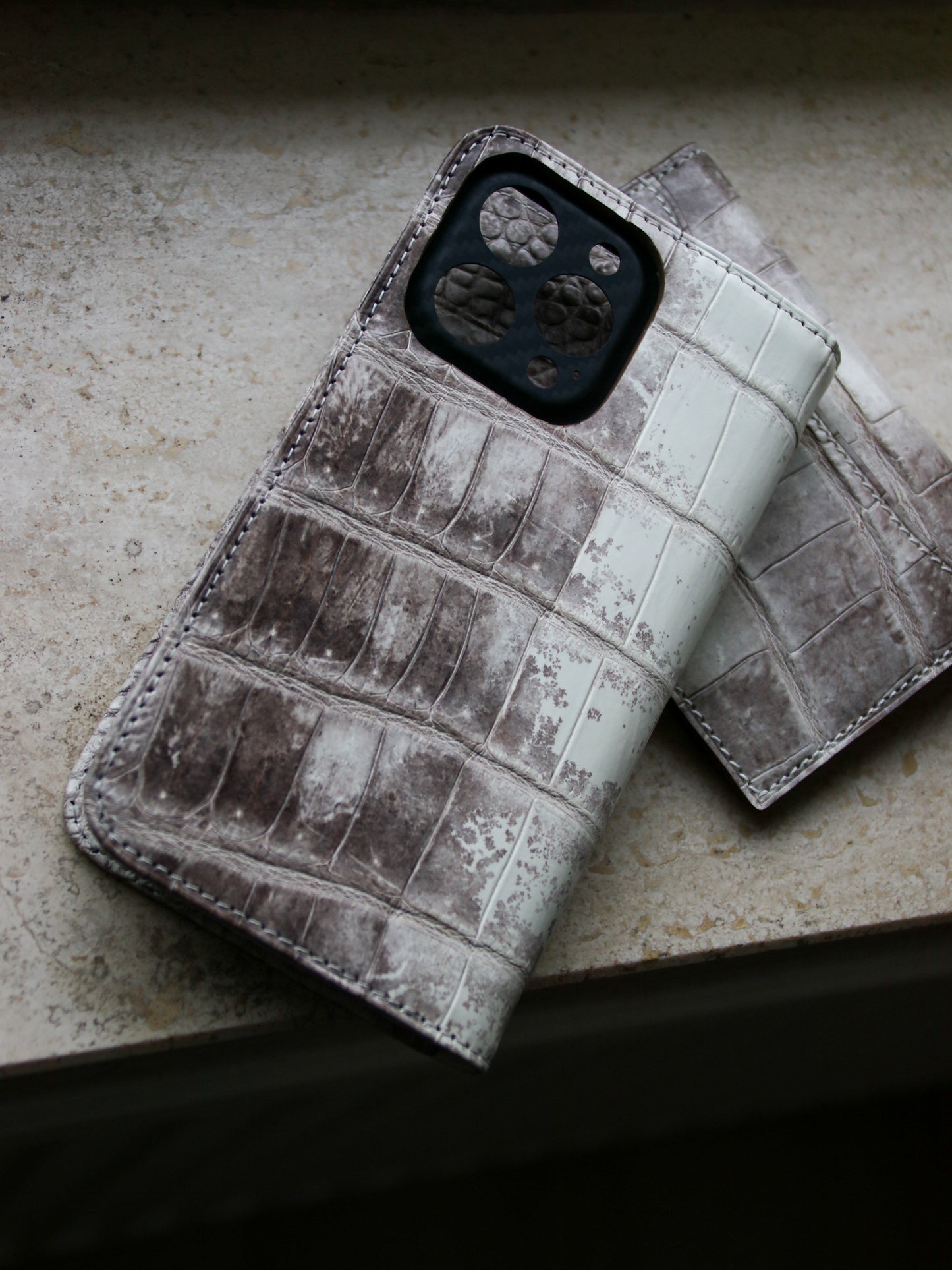 THE PERFECT CASE Himalaya for iPhone Pro